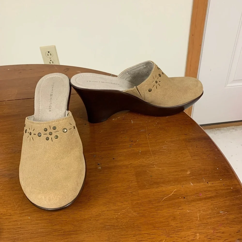 Tommy Hilfiger suede platform mules clogs size 8.5